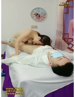 SPA女子会所养生，小哥活不错给少妇按爽了口交大鸡巴，极品大奶子上位抽插让小哥蹂躏，浪荡呻吟在身下爆草[00:59:28]